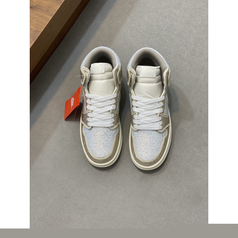 l**is V*t*n sneakers